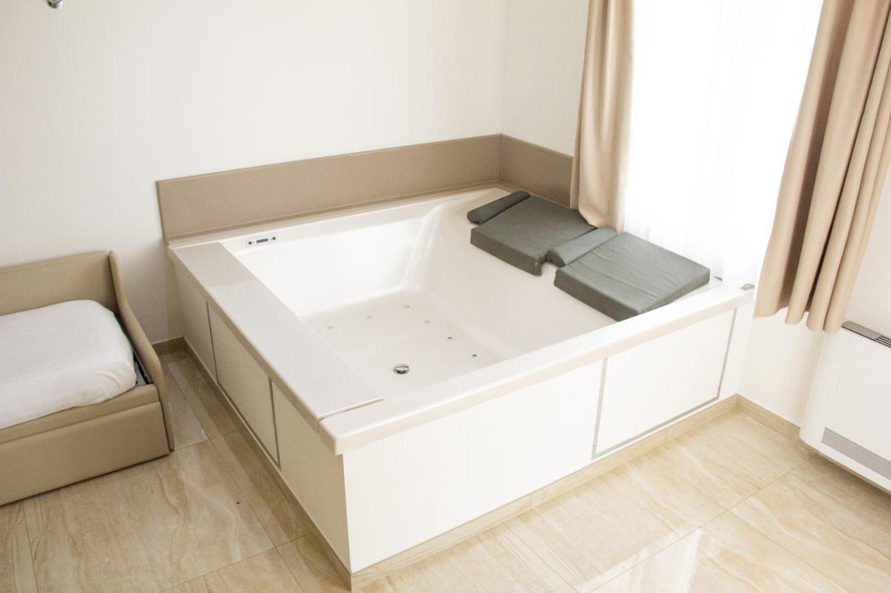 B&B Imperial Exclusive Rooms & Breakfast Porto Cesareo Exteriör bild